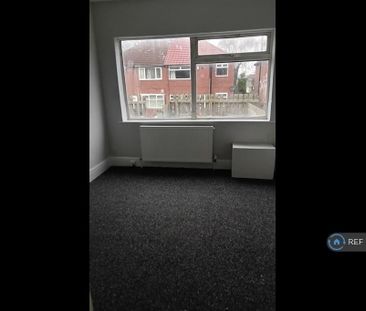 3 bedroom flat to rent - Photo 2