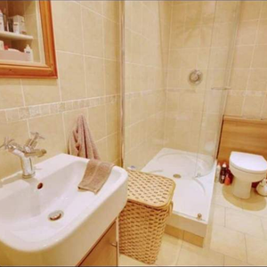 1 bedroom in a house share to rent - Photo 3