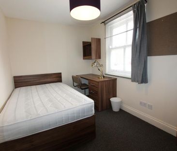 6 bedroom flat to rent - Photo 3