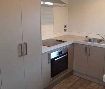 Two bedroom Unit Close To The University - Photo 2