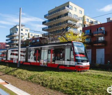 Pronájem nového, slunného bytu 1+kk s balkonem – ranní slunce, Praha 5 - Photo 3