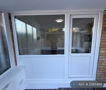 4 bedroom semi-detached house to rent - Photo 1
