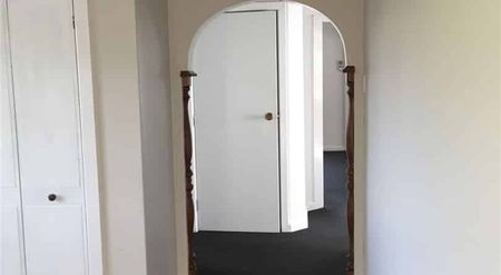 Spacious Family Home - Photo 4