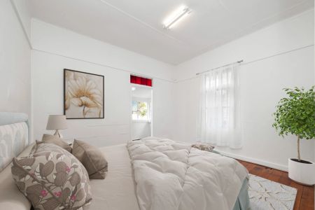 Charming Refurbished Inner-City Home - Photo 2