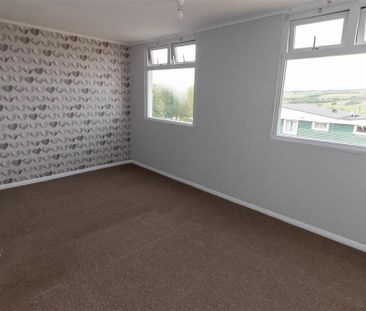 3 bedroom end of terrace house to rent - Photo 3