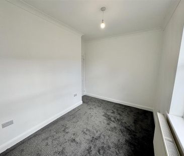 2 bedroom end of terrace house to rent - Photo 4