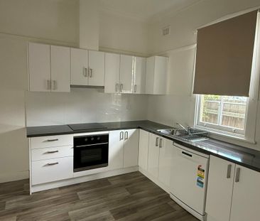 Charming Country Living in Dubbo - 3 Bedroom Home for Rent - Photo 3