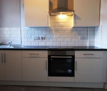 2 bedroom flat to rent - Photo 5