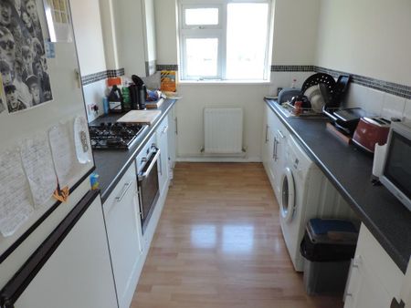 2 bedroom flat to rent - Photo 3