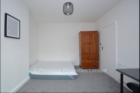 2 Bedroom Student Properties Leeds - Photo 3