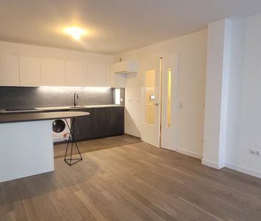 Location Appartement 3 pièces 65m² PARIS 15ème - Photo 1