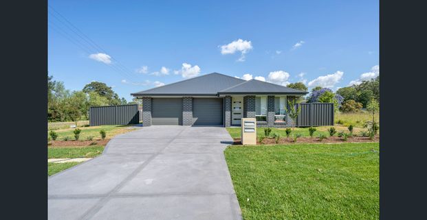 Fresh, Modern & Conveniently Located in Greta - Photo 1