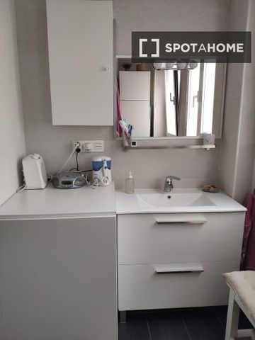 granada, Andalusia 18012 - Photo 3