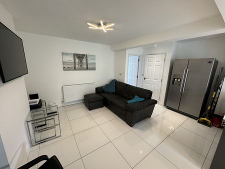 5 Bed Terraced House, Stanley Crescent, BS34 - Photo 2