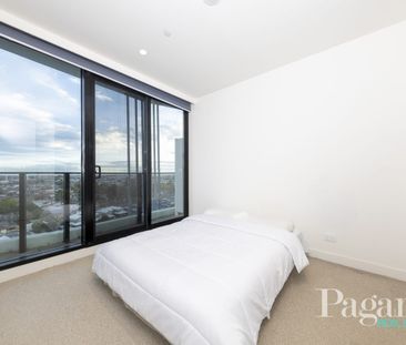 LIKE NEW ‘LIVE CITY’ 2 BED HOME - Photo 4