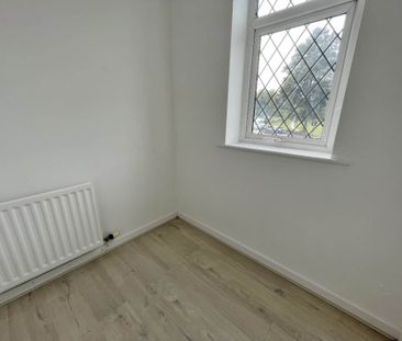 Oldham Road, Royton - Photo 2