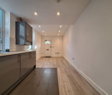 2 Bed Terraced House, Heath Road, CR7 - Photo 2