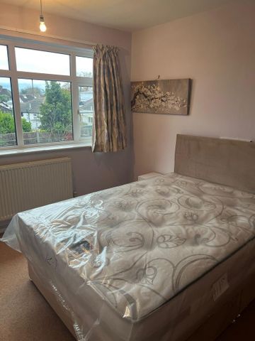 1 bedroom in a flat share to rent - Photo 3