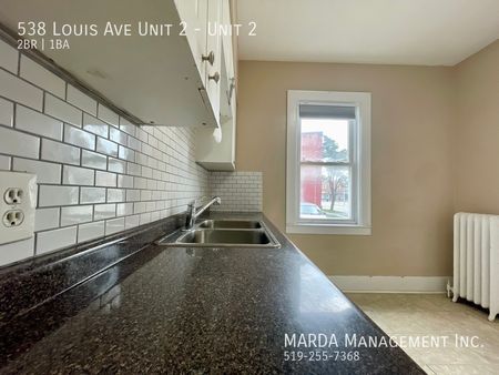 BEAUTIFULLY UPDATED 2BED/1BATH APARTMENT + HYDRO & GAS - Photo 4