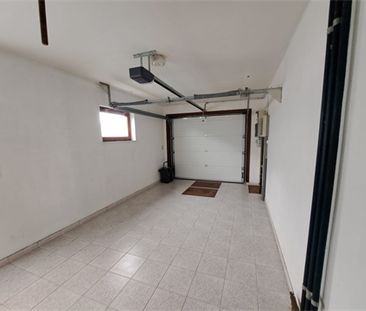 Een vrijstaande woning met tuin en inpandige garage - Foto 6