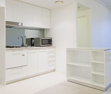 STUNNING LIGHT AND BRIGHT APARTMENT WITH SECURE PARK, POOL AND DUCT... - Photo 5