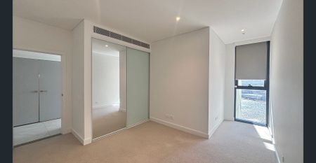 Luxurious 2-Bedroom Apartment with Uninterrupted Water Views in Rhodes Central - Photo 3