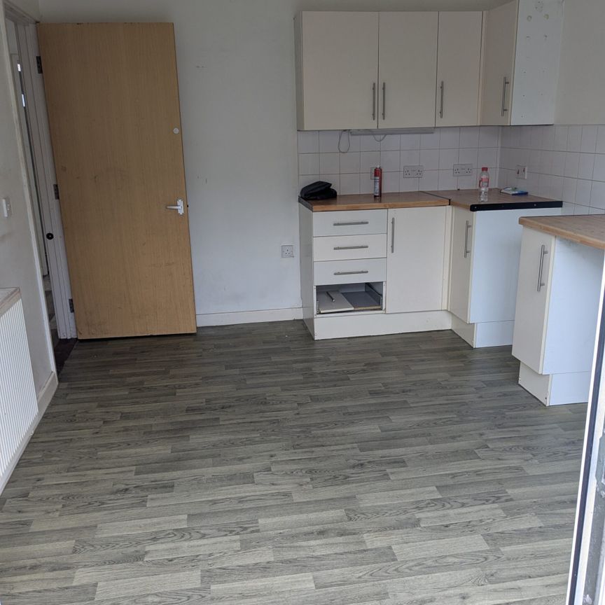 ***Apply Online – 2 Bed House, Briton Ferry Road, Neath - Photo 1