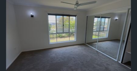 Airconditioned home with double shed - Photo 4