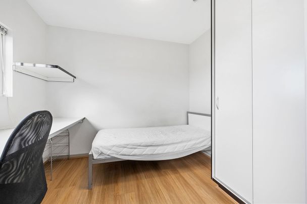 Your Ideal Student Sanctuary – Steps from Monash Uni! **Application Pending** - Photo 1