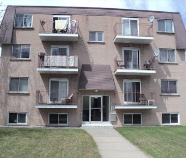 LONGUEUIL , 4 1/2 SECTEUR COLLECTIVITE NOUVELLE TOUT RENOVÉ - Photo 1