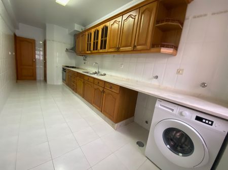 Apartamento T2 sem móveis para arrendamento na zona do Buzano, Parede. - Photo 2