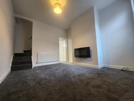2 bedroom terraced house to rent - Photo 3