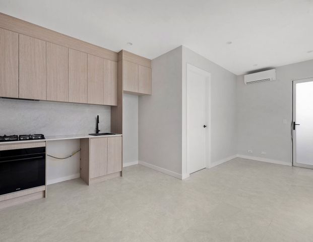 Brand New Studio - Access via Burgoynea Lane - Photo 1