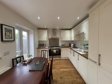 3 bedroom semi-detached house to rent - Photo 3