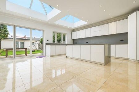 1 bedroom in a house share to rent - Photo 4