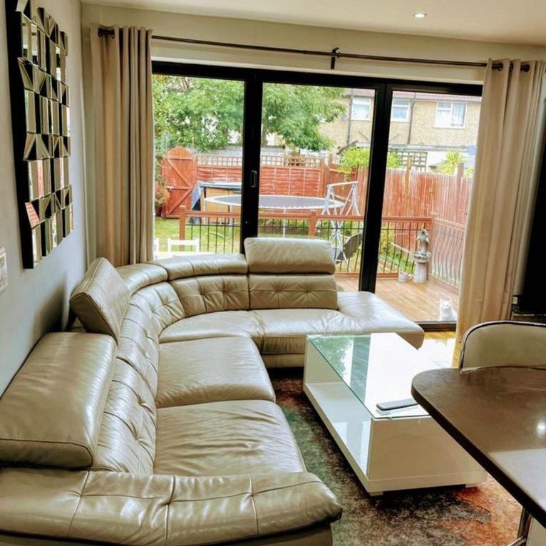 4 bedroom terraced house to rent - Photo 1