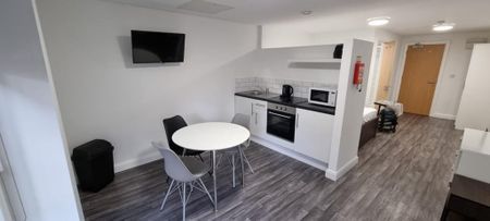 Studio to rent - Photo 2