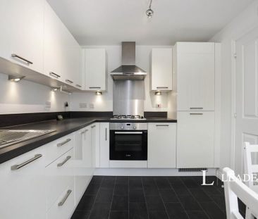 3 bedroom semi-detached house to rent - Photo 3