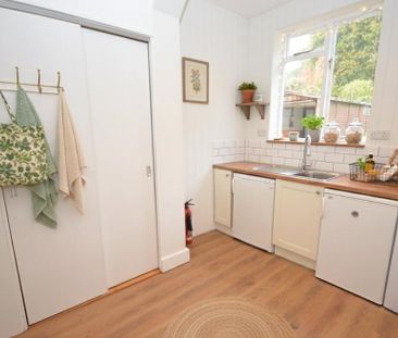 4 bedroom detached house to rent - Photo 2