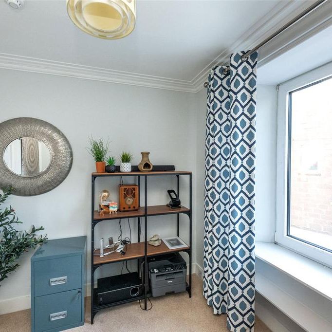 4 bedroom terraced house to rent - Photo 1