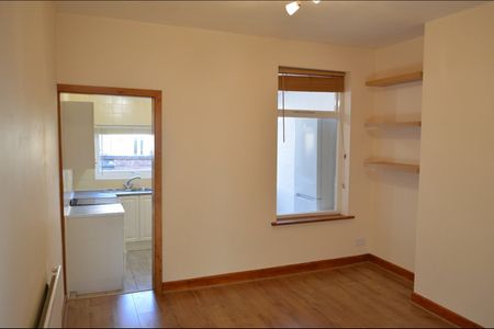 2 Bed Terraced House, Lothair Road, LE2 - Photo 2