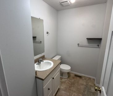 FREE RENT! West Kelowna Top Floor 3 Bedroom with Storage - Photo 3