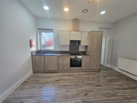 3 bedroom flat to rent - Photo 4