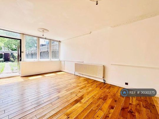 3 bedroom flat to rent - Photo 1