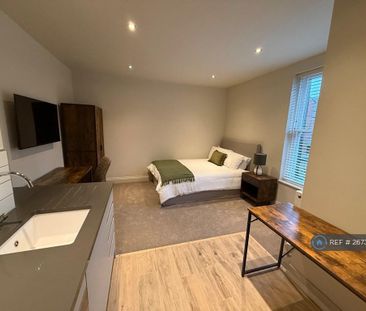 1 bedroom in a house share to rent - Photo 3