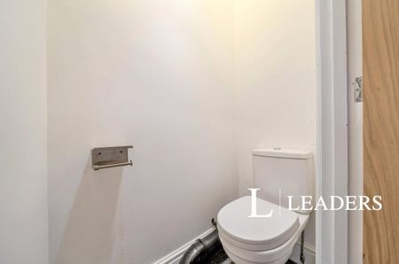 3 bedroom semi-detached house to rent - Photo 3