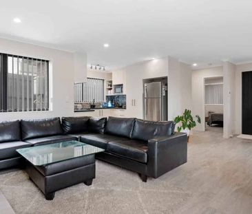 Near new in Papatoetoe - Photo 2