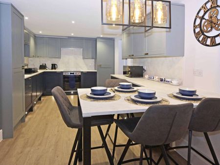 Soooo close to Stoke hospital, come and see… Rm 6 - Wedgwood (Second floor) - Photo 4