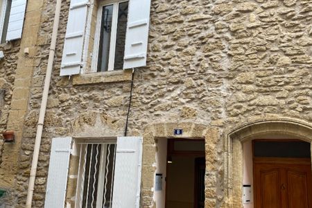 À louer - Maison de ville R+3 de 66.05 m² avec terrasse tropézienne - Centre de Grans - Photo 2