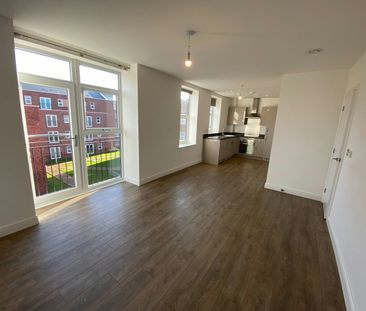 Flat to rent on - Photo 2